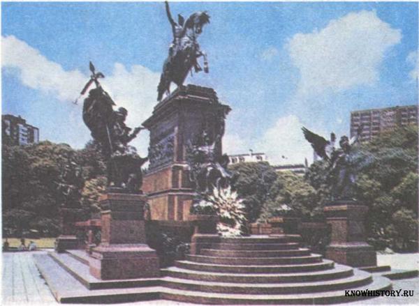 Памятник герою войны за независимость X. де Сан-Мартину и освободительным армиям в Буэнос-Айресе, 1910. Г. Эберлейн