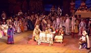 Огромная сцена Большого театра в Петербурге Огромная сцена Большого театра в Петербурге