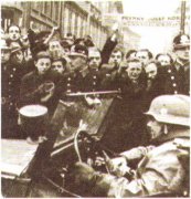 15 марта 1939 г. Немецкие войска входят в столицу Чехословакии Прагу 15 марта 1939 г. Немецкие войска входят в столицу Чехословакии Прагу