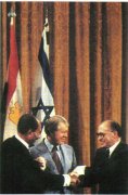 Кэмп-Дэвид. Слева направо: А. Садат, Дж. Картер, М. Бегин Кэмп-Дэвид. Слева направо: А. Садат, Дж. Картер, М. Бегин