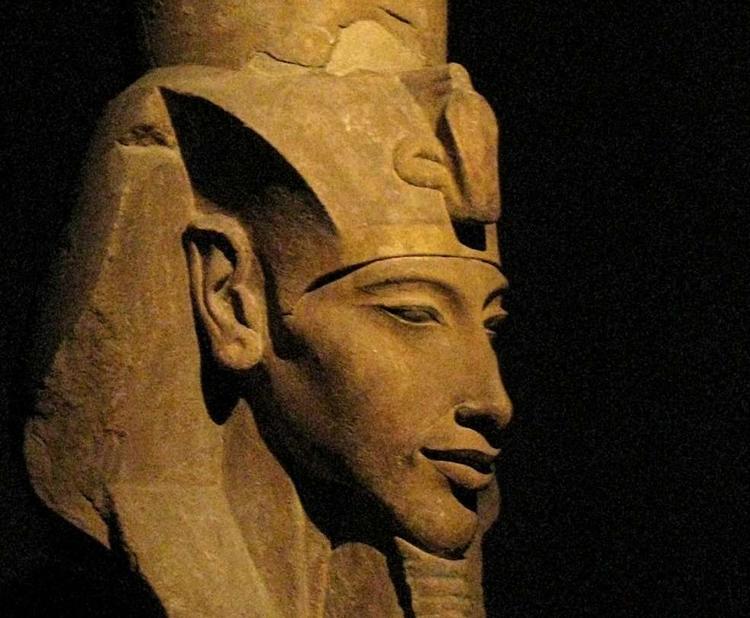 Фараон-реформатор Эхнатон, который, по мнению многих учёных, просто опередил своё время.