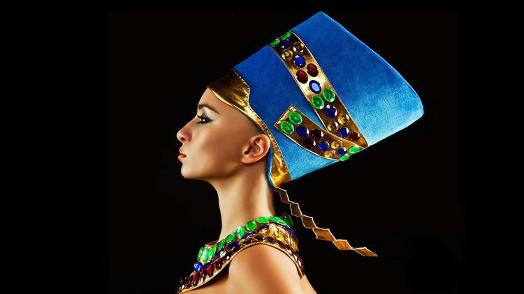 Богатые египтянки носили многочисленные украшения и замысловатые головные уборы