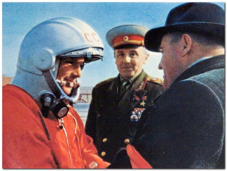 Юрий Гагарин и Сергей Королёв (на переднем плане)