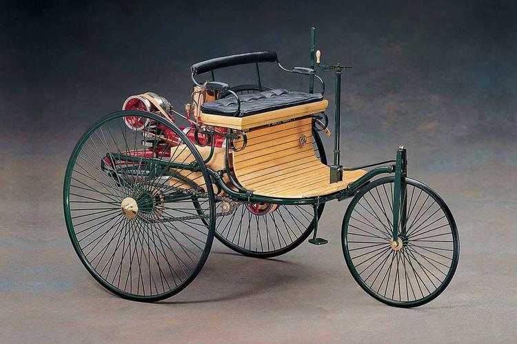 Реконструкция первого автомобиля Карла Бенца \'Motorwagen\' 1886 года
