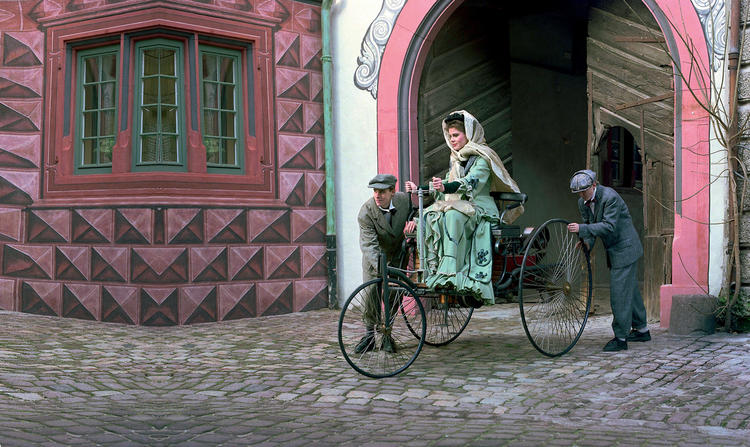 Берта Бенц едет на машине мужа (реконструкция)