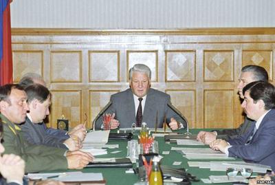 В 1993 году президент России Борис Ельцин обнародовал указ №1400 "О поэтапной конституционной реформе в Российской Федерации". 
