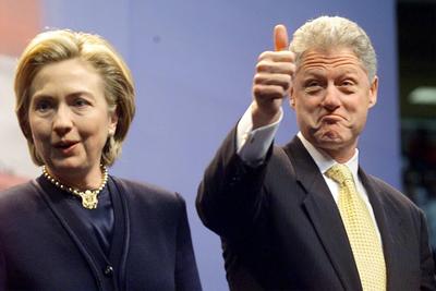 В 2000 году с Билла и Хиллари Клинтон были сняты обвинения по делу об Уайтуотере