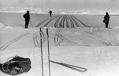 В 1979 году достигла Северного полюса первая в истории лыжная экспедиция