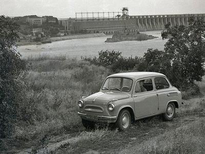 В 1960 году выпустил первую партию автомобилей «Запорожец»