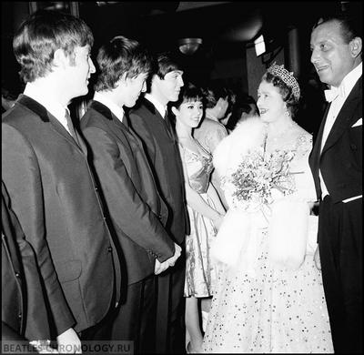 В 1963 году "Битлз" выступили в шоу "Королевское варьете"