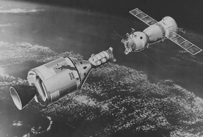 стыковка - советского корабля "Союз-19" и американского "Аполлон-18"