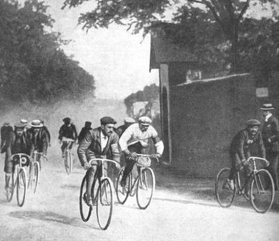 7 ноября в 1869 году была проведена первая в мире междугородная велогонка