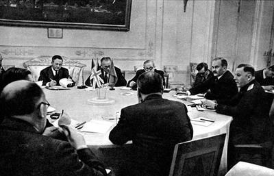 В 1954 году в Париже представители СССР, США, Великобритании и Франции договорились о прекращении оккупации Германии