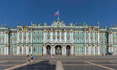 В 1754 году в Петербурге началось строительство Зимнего дворца