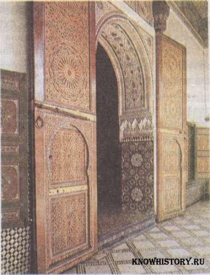 Образец исламского декоративно-прикладного искусства: дворец в Марракеше (Марокко), конец XIX в.