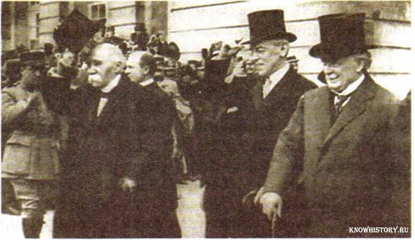 Ж. Клемансо, В. Вильсон и Д. Ллойд Джордж в Версале. 1919 г.