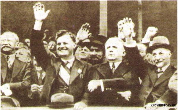Победа Народного фронта во Франции. 1936 г. Слева: Л. Блюм и М. Торез