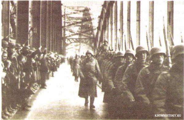 Немецкие войска переходят через Рейн у Кёльна