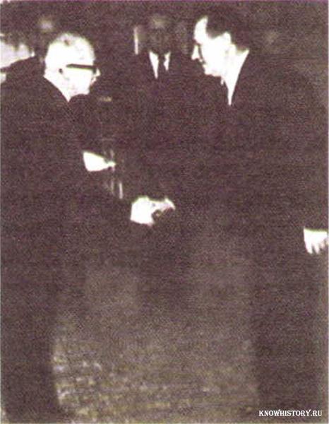 Э. Бенеш и К. Готвальд 27 февраля 1948 г. Новое правительство представляется президенту республики.