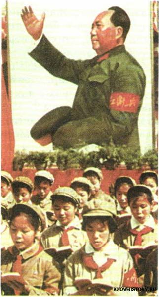Изучение трудов «великого кормчего». Сборники цитат Мао были изданы миллионными тиражами