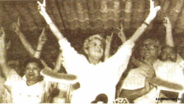 В. Барриос де Чаморро после победы на президентских выборах 1990 г