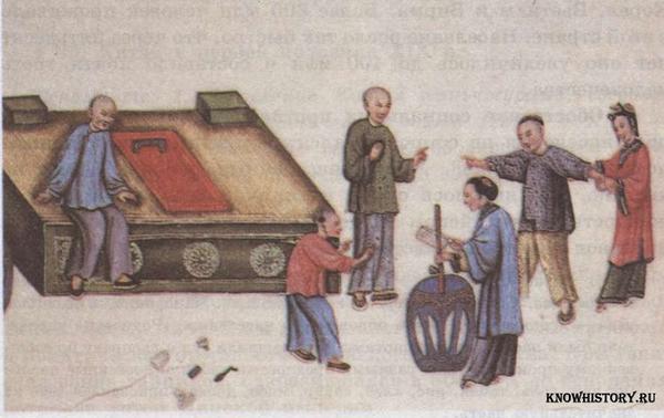 В 1843 г. китайский император издал очередной указ о запрещении курения опиума. На картине показано, как жена уничтожает опиумную трубку своего мужа
