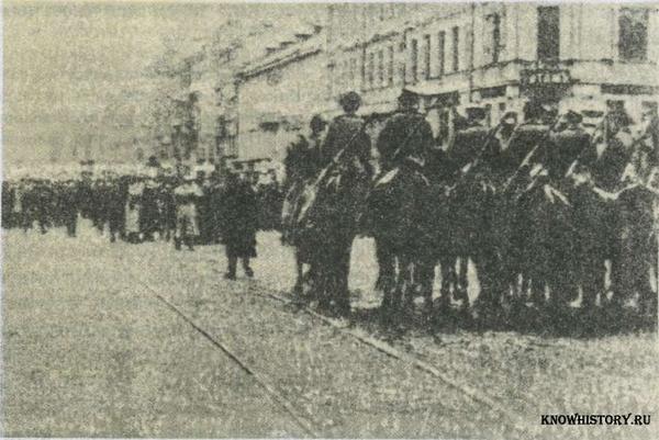 Демонстрация рабочих в Петербурге. Октябрь 1905 г.