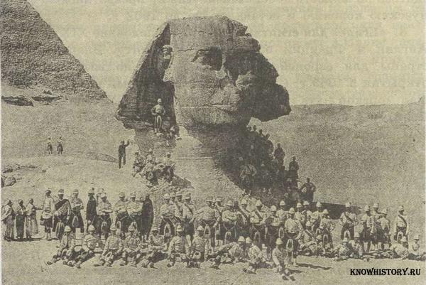 Завоеватели Египта у подножия сфинкса