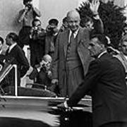 В 1960 году советская делегация покинула открывшуюся в Париже конференцию четырех держав по разоружению на высшем уровне