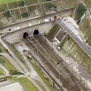 В 1994 году открыли железнодорожный тоннель под проливом Ла-Манш