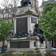 В 1883 году на парижской площади Мальзерб был открыт памятник Александру Дюма-отцу