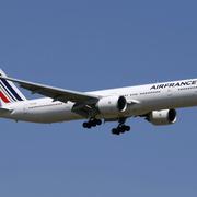 В 1994 году прошел первый четырехчасовой испытательный полет американского пассажирского самолета "Боинг-777"