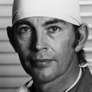 Южноафриканский хирург Кристиан Барнард