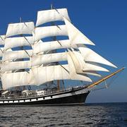 В 1831 году в Петербурге на Охтинском адмиралтействе был заложен 52-пушечный фрегат «Паллада»