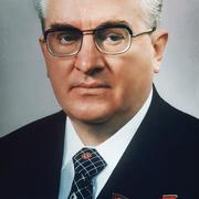 В 1983 году Пленум ЦК КПСС во главе с Андроповым наметил смену политического курса