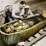 В 1922 году британский археолог Говард Картер обнаружил гробницу фараона Тутанхамона