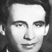 В 1942 году в боях под Новороссийском погиб 24-летний поэт лейтенант Павел Коган