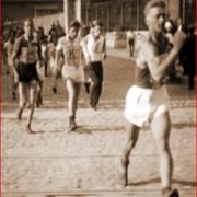В 1929 году в Ленинграде состоялась первая в СССР "народная пешеходная гонка"