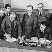  подписано трехстороннее соглашение о поставках Советскому Союзу военных материалов и вооружения
